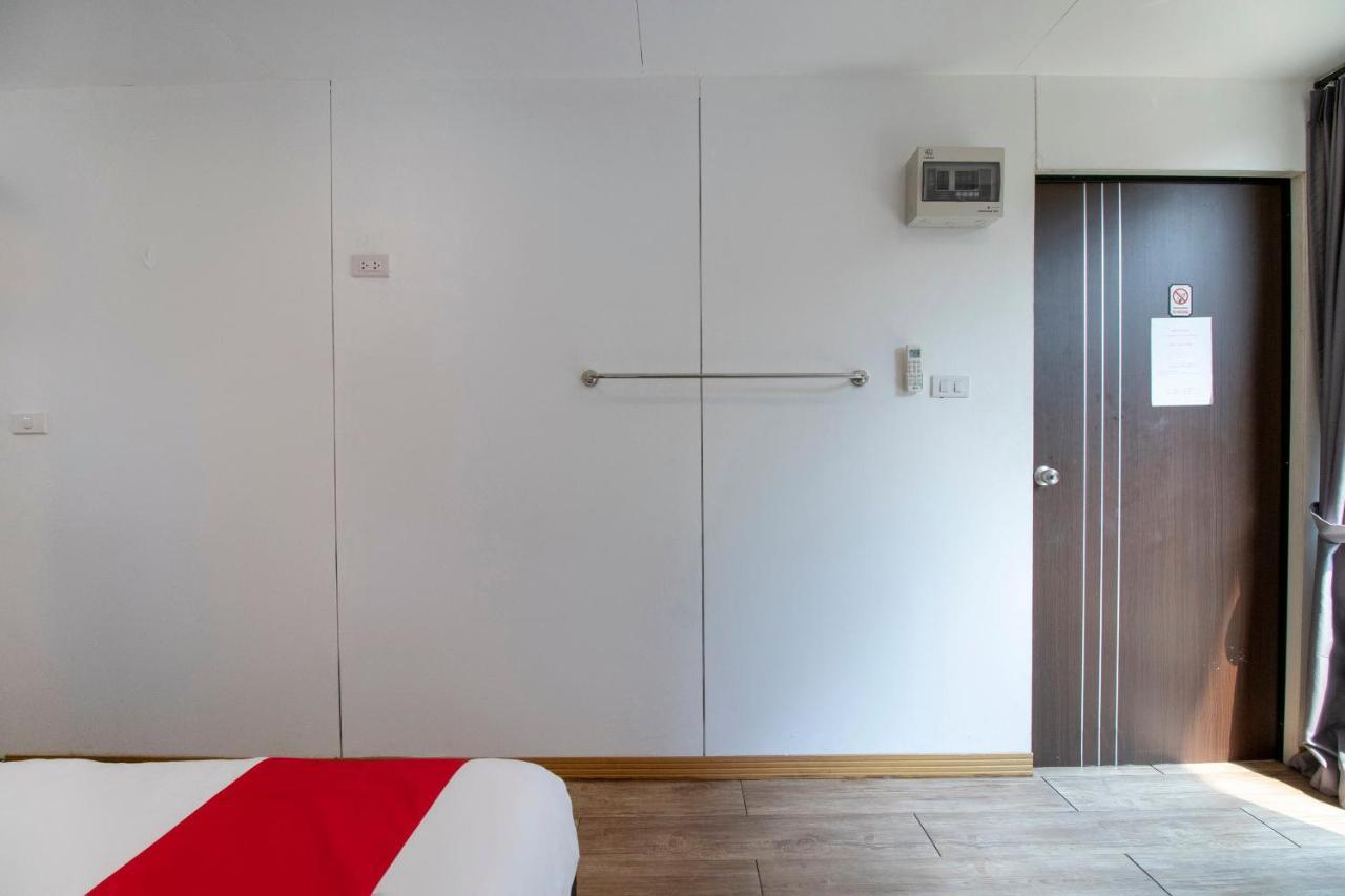 Oyo 673 Nice Sleep Box Hotel Chiang Mai Exterior foto